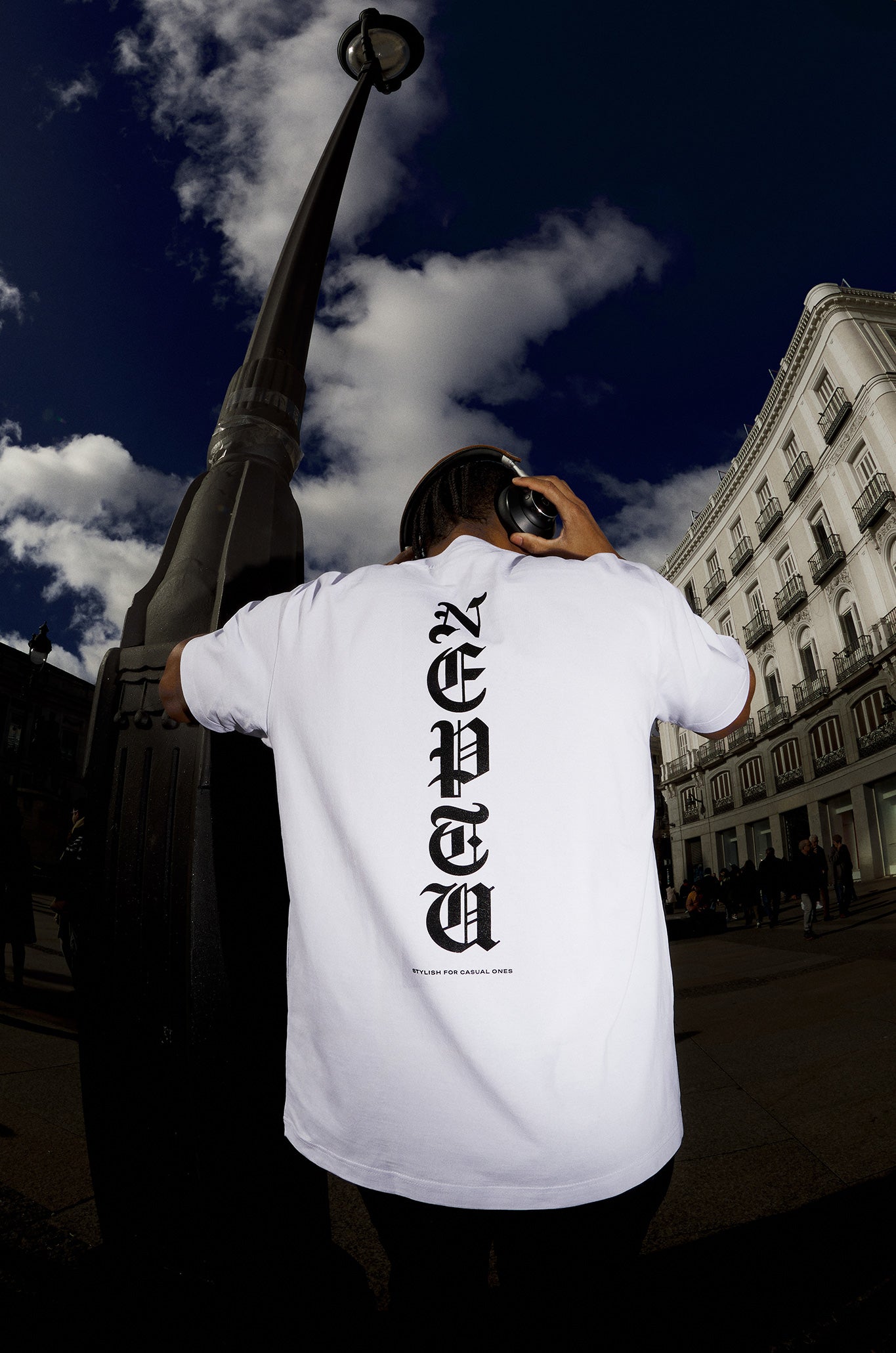 OBSIDIUM WHITE TEE