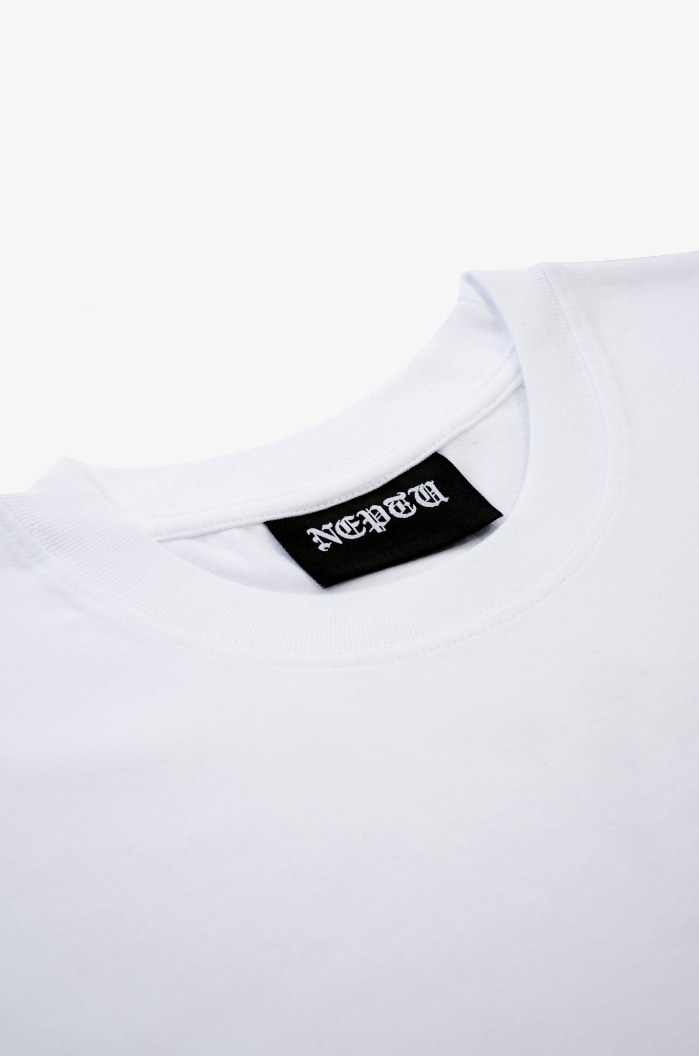 OBSIDIUM WHITE TEE